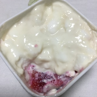 スモモのわらび餅とマシュマロ豆乳ヨーグルト